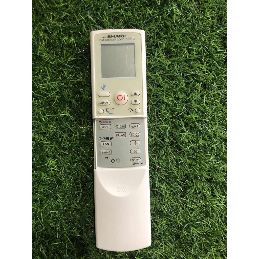 Điều khiển điều hòa Sharp ION mặt trắng nút vàng ở giữa  - tặng kèm pin - Remote máy lạnh Sharp có  nút ION loại tốt