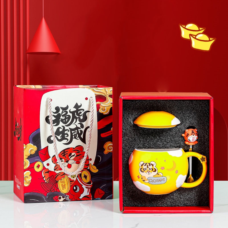 Cốc sứ ly sứ Hổ 2022 400ML có nắp, thìa tặng kèm hộp đáng yêu làm quà tặng, trang trí, đựng cafe,nước,trà-Ráp