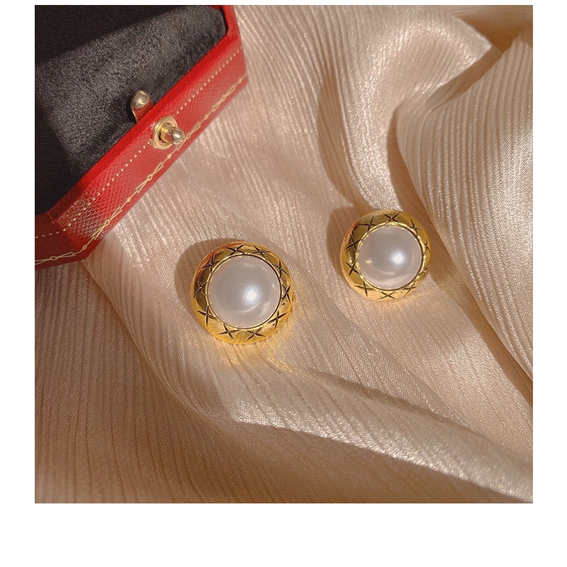 Khuyên Tai Hình Nút Áo Đính Ngọc Trai Phong Cách Cổ Điển Thanh Lịch Dành Cho Nữ