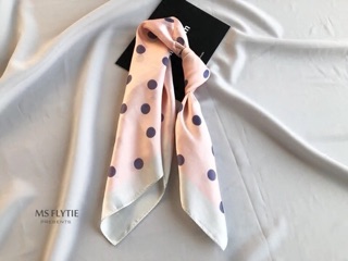 Khăn lụa vuông hoạ tiết chấm bi size 70*70cm