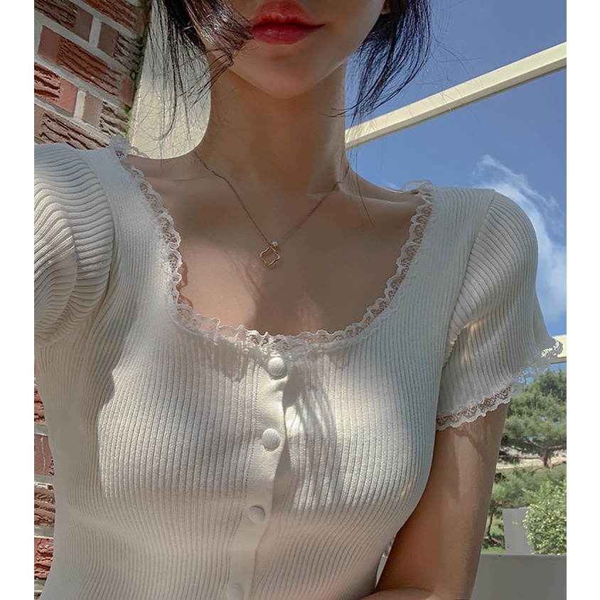 [EIGHTYK] Áo Croptop Tay Ngắn Viền Ren Phối Nút