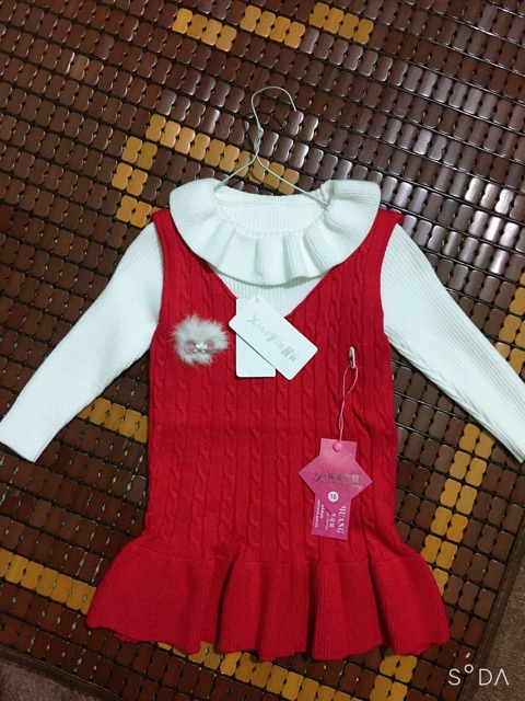 Áo len cổ bèo