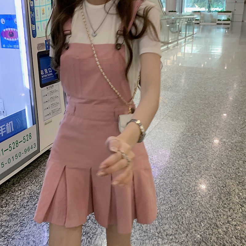 Yếm váy jean màu hồng phong cách nữ sinh