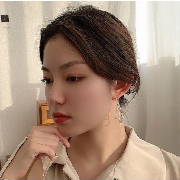 Bông tai hình tam giác đính đá sang trọng tinh xảo