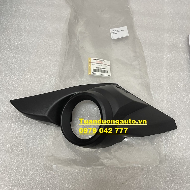 Ốp đèn gầm Mitsubishi Xpander
