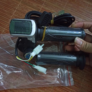 Tay ga xe điện 24V - 36V - 48V (1 cặp trái phải) có chìa khóa, có hiển thị vạch pin