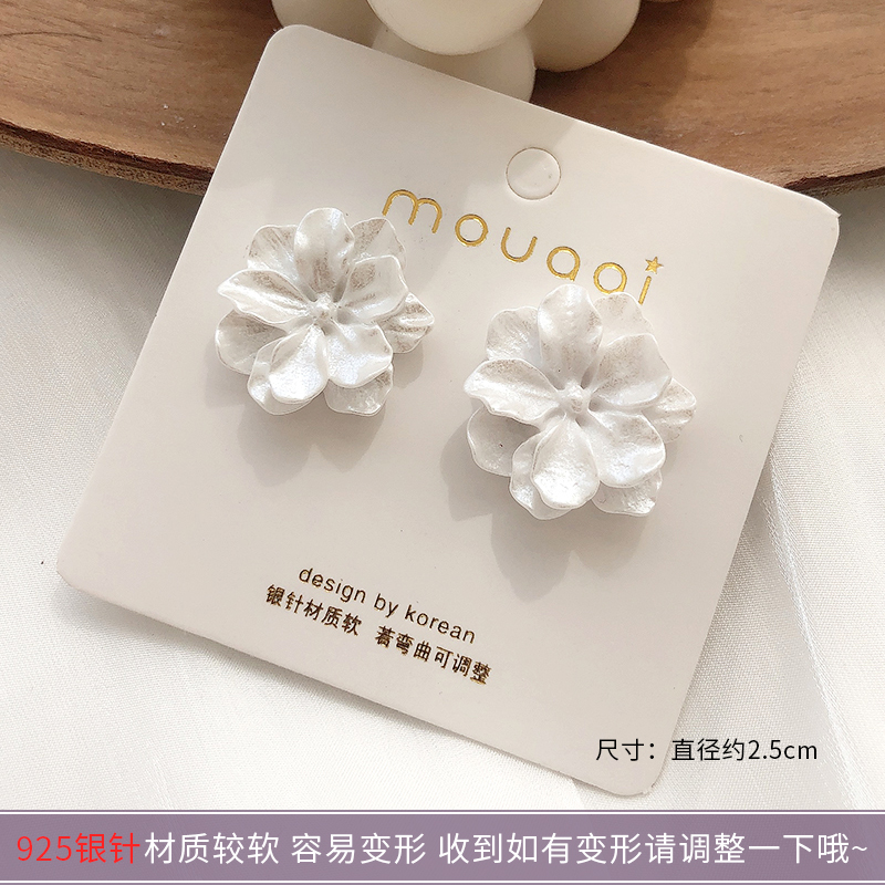 Mua và nhận miễn phí Khuyên Tai Nữ Hình Bông Hoa Thời Trang
