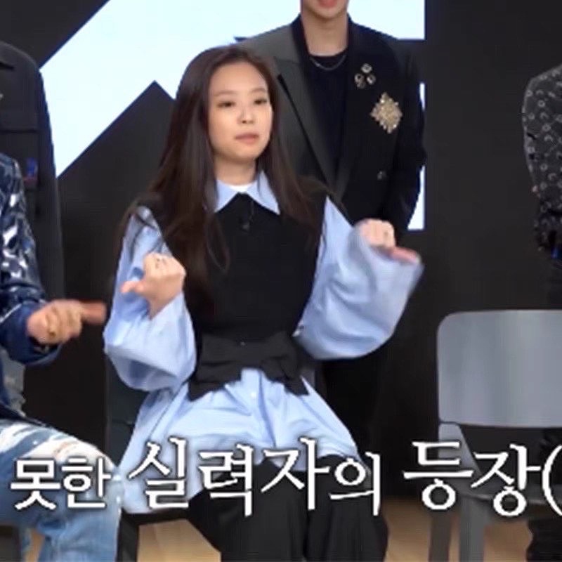 Set áo sơmi xanh + gile đen giống Jennie BLACKPINK