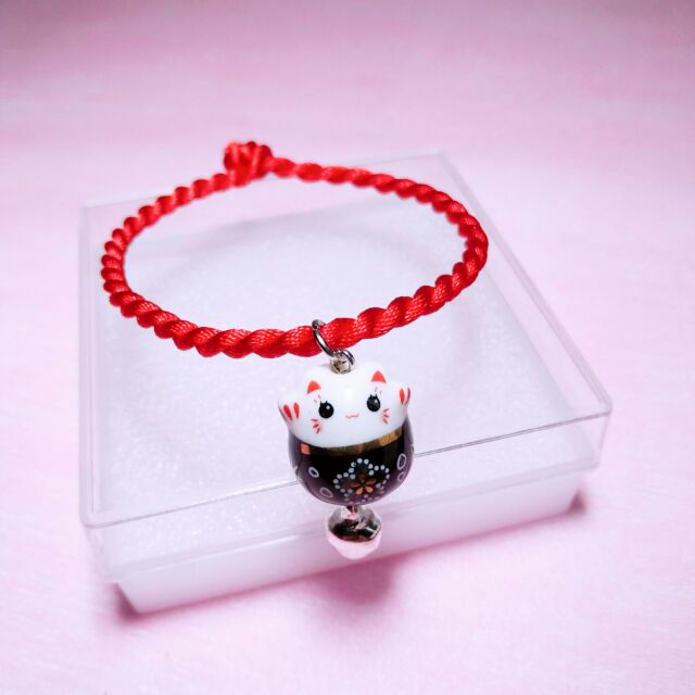 Vòng tay chỉ đỏ mèo thần tài Maneki neko may mắn Nhật Bản