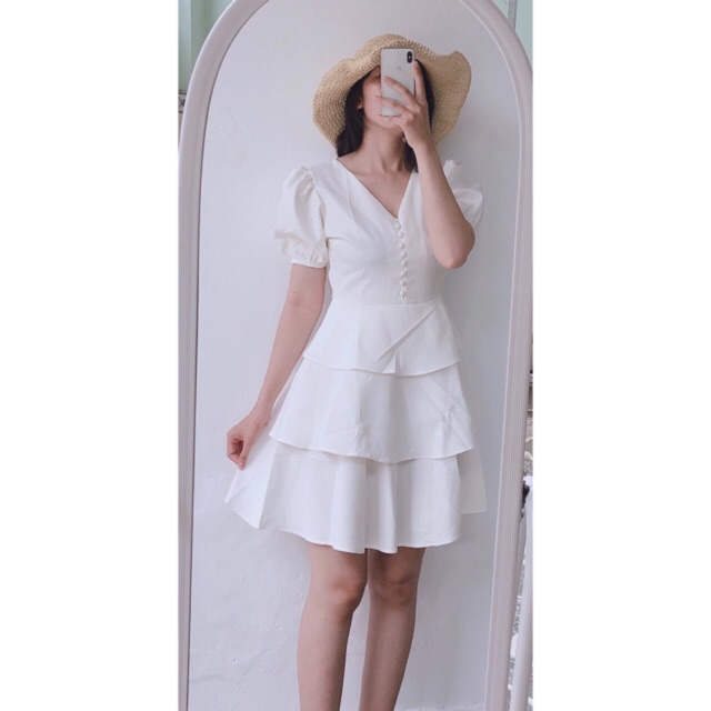 Đầm xoè 3 tầng nút bọc duyên lắm