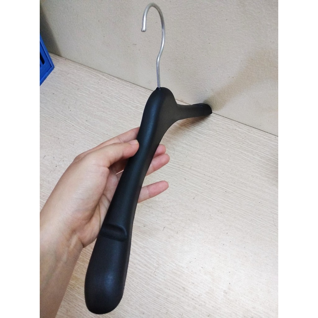 Combo 50 Móc áo nhựa nữ vai to màu đen, treo quần áo, váy, đầm cho các shop thời trang và gia đình