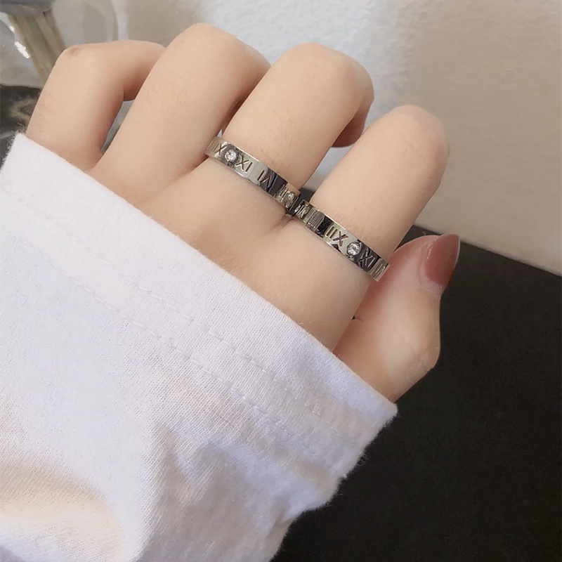 Nhẫn nữ chất liệu bằng titan không gỉ khắc số la mã thời trang hàn quốc