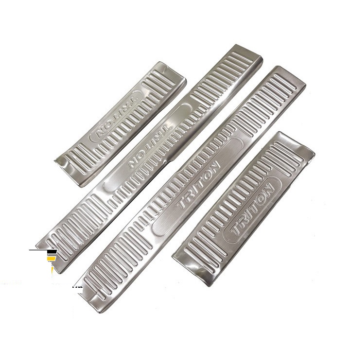 Ốp Bậc Cửa Xe Mitsu Triton 2016 đến 2021 mẫu INOX cao cấp