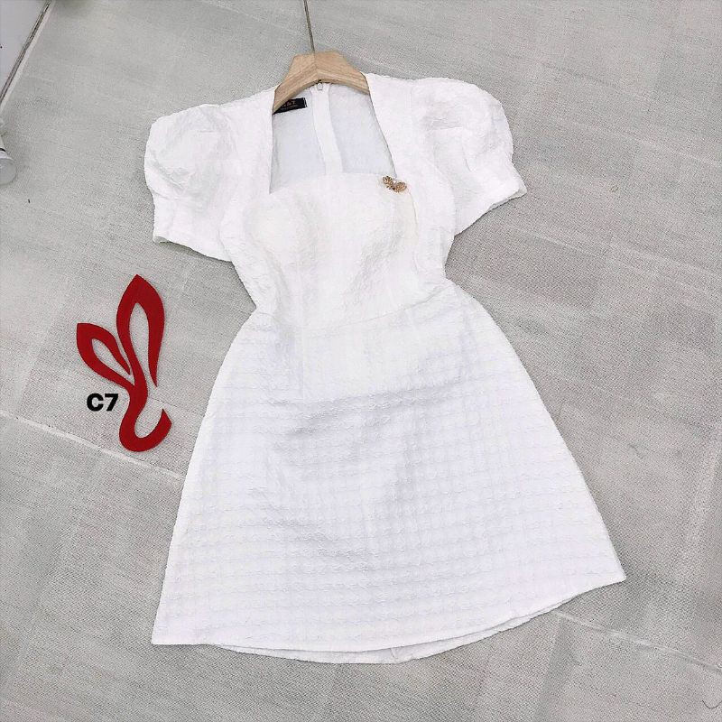 Đầm cổ vuông tay phồng