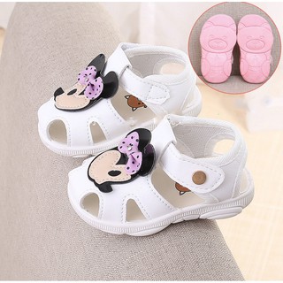 Giày sandal tập đi cho bé gái đế gấu có kèn hình chuột micky siêu dễ thương - Hàng QC cao cấp
