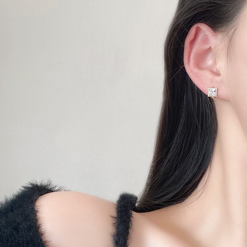 Khuyên tai nữ đính đá pha lê cao cấp thiết kế đơn giản nhẹ nhàng