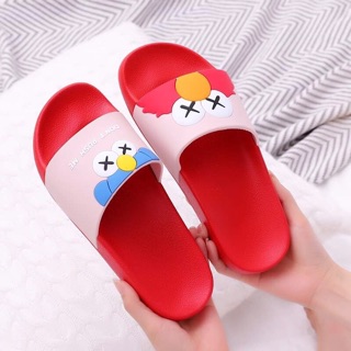 Dép Kaws cute dành cho cả nam và nữ