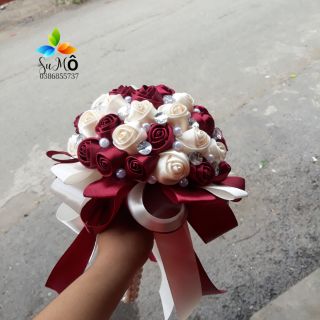 Hoa cưới ruy băng, hoa cầm tay cô dâu.
