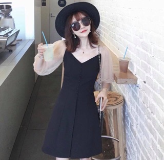 Đầm cổ V đính nút