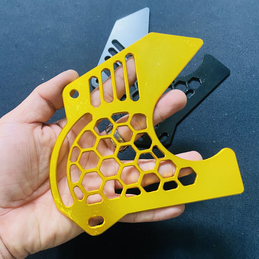 NẮP CHE NHÔNG XE MÁY, CHE NHÔNG NHÔM CNC NGUYÊN KHỐI GẮN XE EXCITER 155 MẪU MÃ ĐỘC ĐÁO