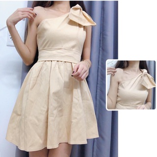 Đầm lệch vai