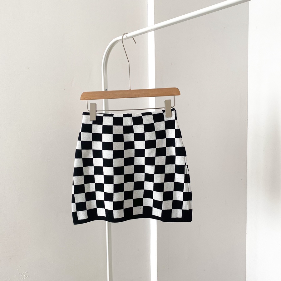 Chân váy chữ A họa tiết kẻ ô vuông thời trang nữ tính