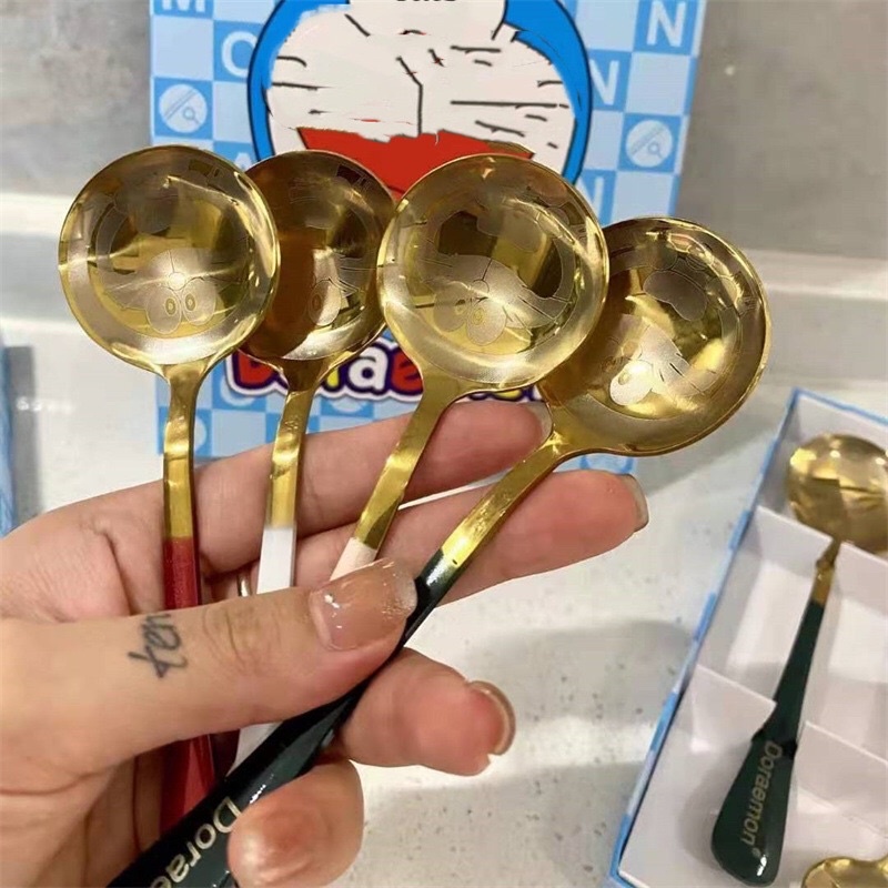 Set 4 muỗng Doremon inox mạ vàng kèm vỏ hộp xinh xắn - Bộ 4 thìa doraemon inox mạ vàng khắc hình Doremon đáng yêu