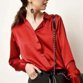 Áo sơ mi lụa màu đỏ tươi live