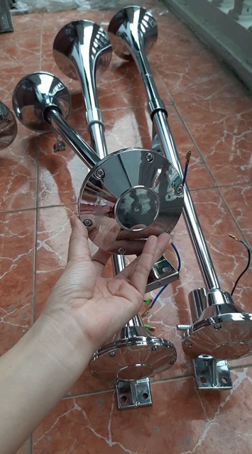 Sản phẩm gia đình làm: còi hơi 1 mét 74cm 64cm ( giá xả)