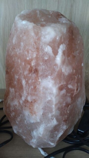 Đèn đá muối tặng tinh dầu xông 100% tự nhiên