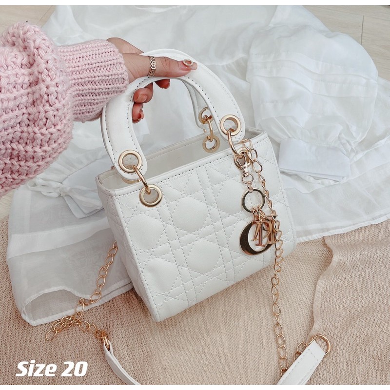 Túi đeo chéo và xách tay thêu ô tặng kèm chùm thời trang giá rẻ | BigBuy360 - bigbuy360.vn