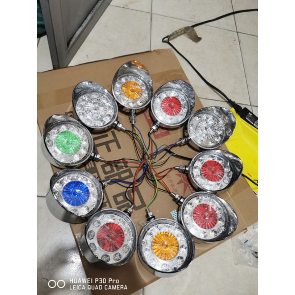 Đèn nóc THÁI 12V/24v dùng chung.