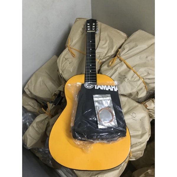 đàn guitar classic gỗ thông tặng bao đựng và hướng dẫn ,pick gảy