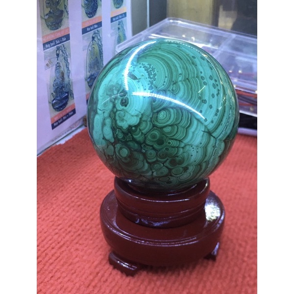 Quả cầu phong thủy đá lông công malachite xanh hàng VIP tặng đế gỗ xoay