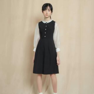Váy Đen Cổ Sen Tay Von Trắng [Madelen]