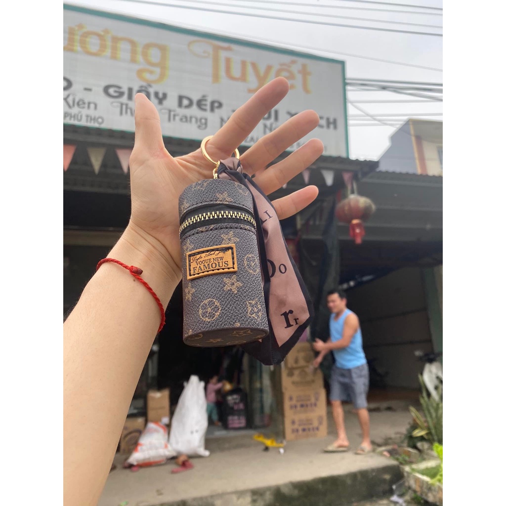 Túi Mini Hình Trụ Họa Tiết Phong Cách Retro Có Khóa Kéo,Móc khoá túi LV