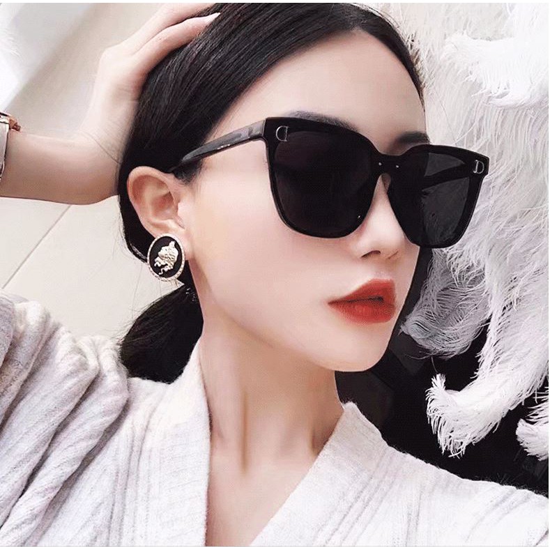 Kính Râm Đi Biển Chữ D Sang Chảnh Màu Đen D42