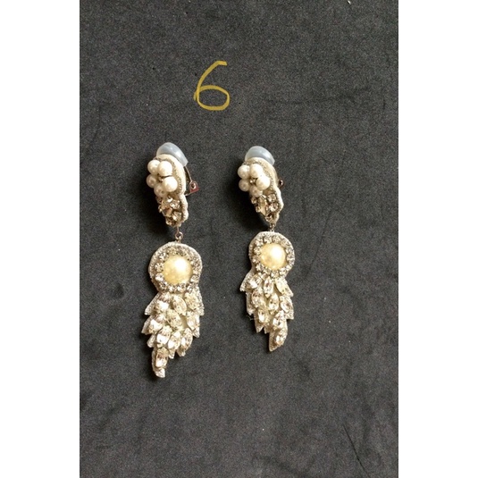 Khuyên tai hạt tua rua