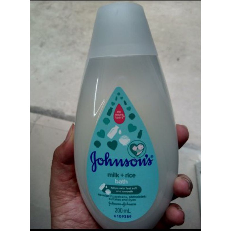 Sữa tắm chứa sữa gạo Johnson's Baby 200ml