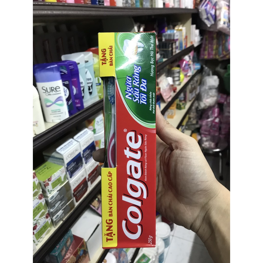 Kem đánh răng Colgate tặng bàn chải