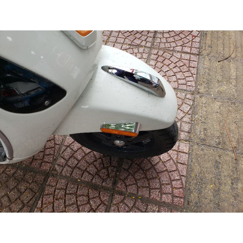 Phản quang hông vespa gts