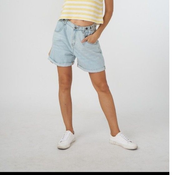 Quần short jean lai xắn lưng cao
