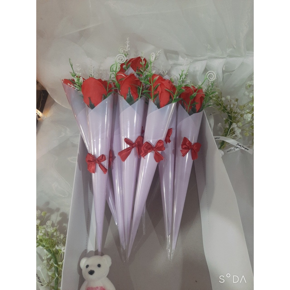 Vòng hoa đội đầu và hoa sáp gói ốc quế chụp kỉ yếu , phù dâu giá sỉ cực xinh