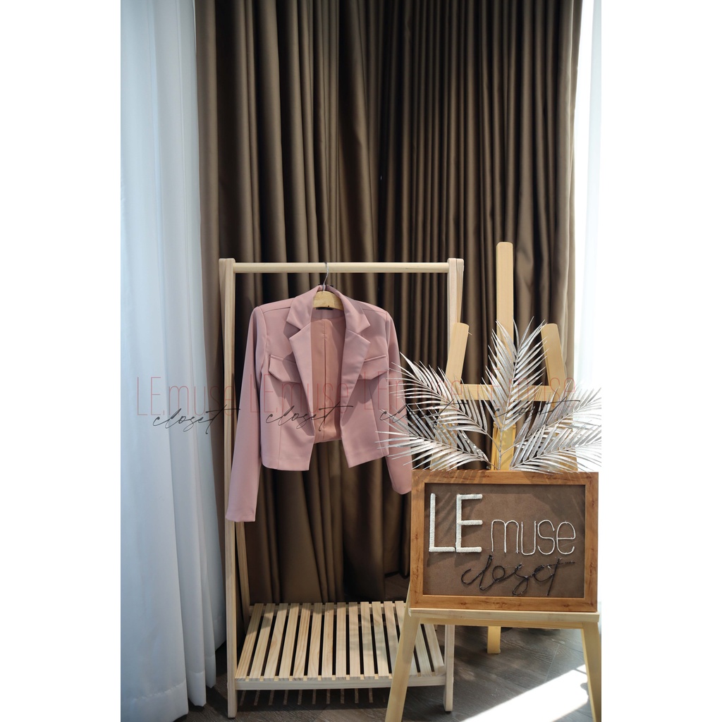 Set vest nữ hồng sương mù gồm vest lửng phối chân váy dài vạt chéo | BigBuy360 - bigbuy360.vn