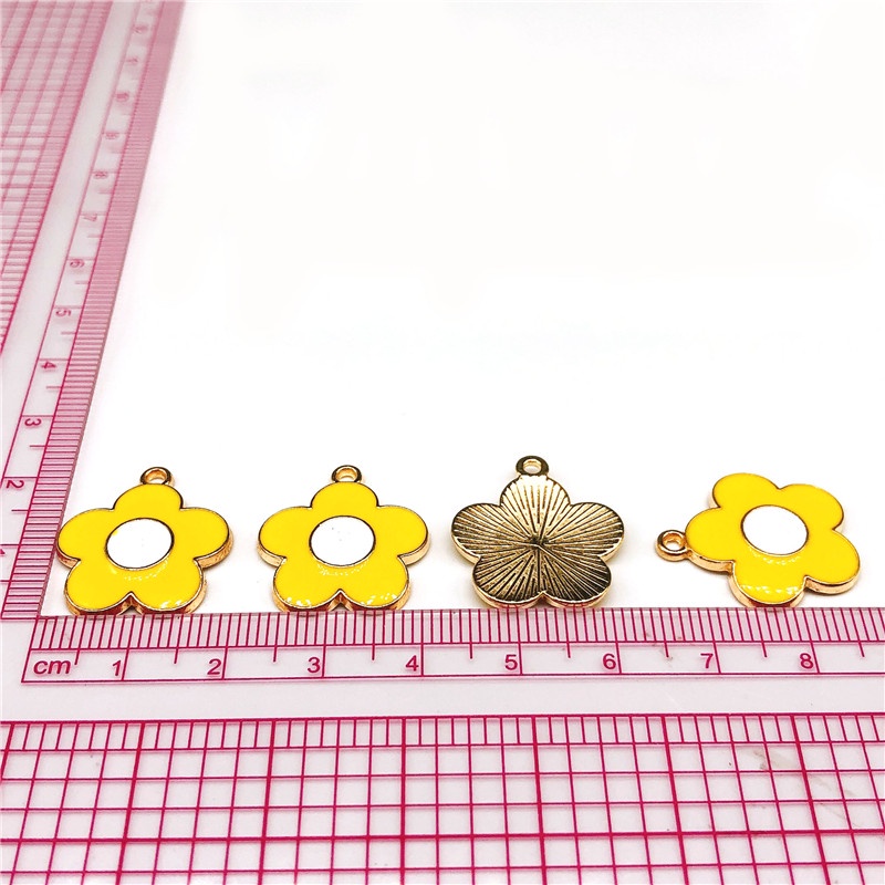 Set 4 mặt dây chuyền hình hoa bằng kim loại tráng men