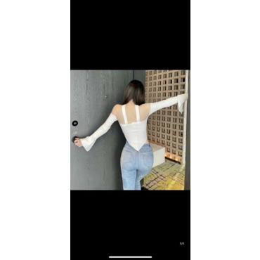 Áo kiểu siêu phong cách kèm choker sang xịn