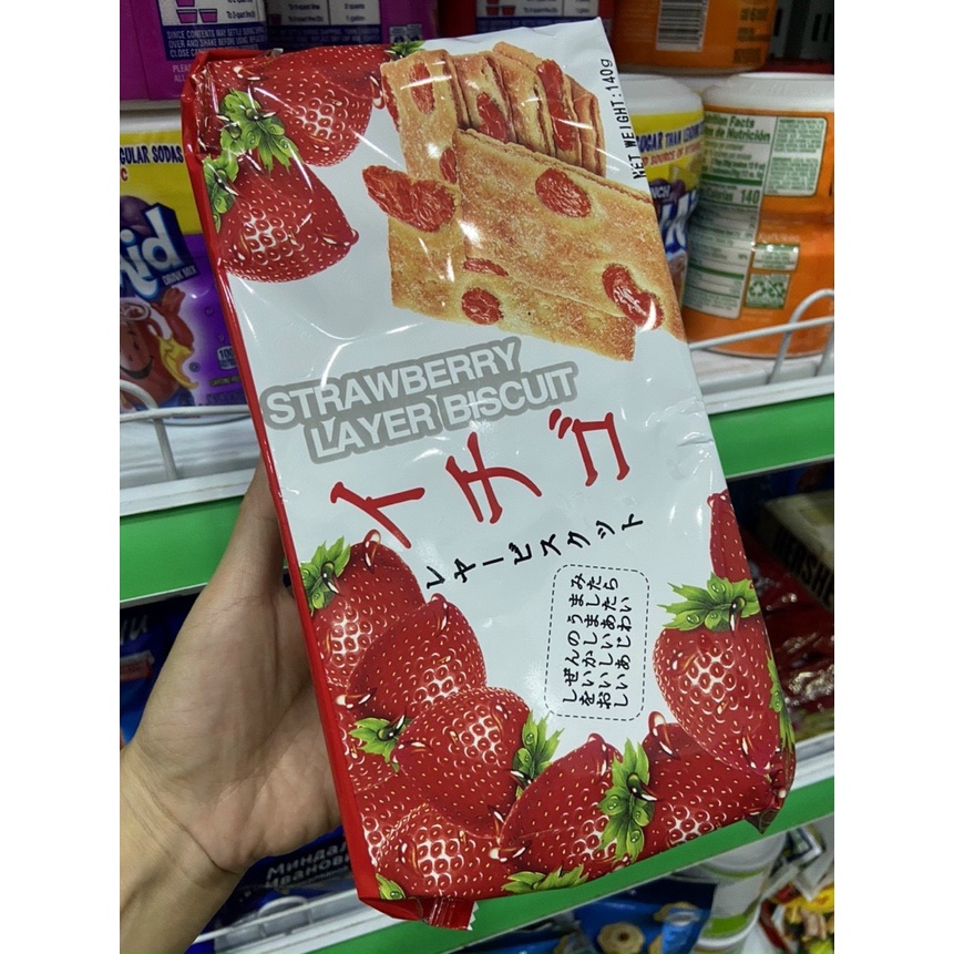 Bánh quy Nhật vị dâu Strawberry Layer Biscuit 140g