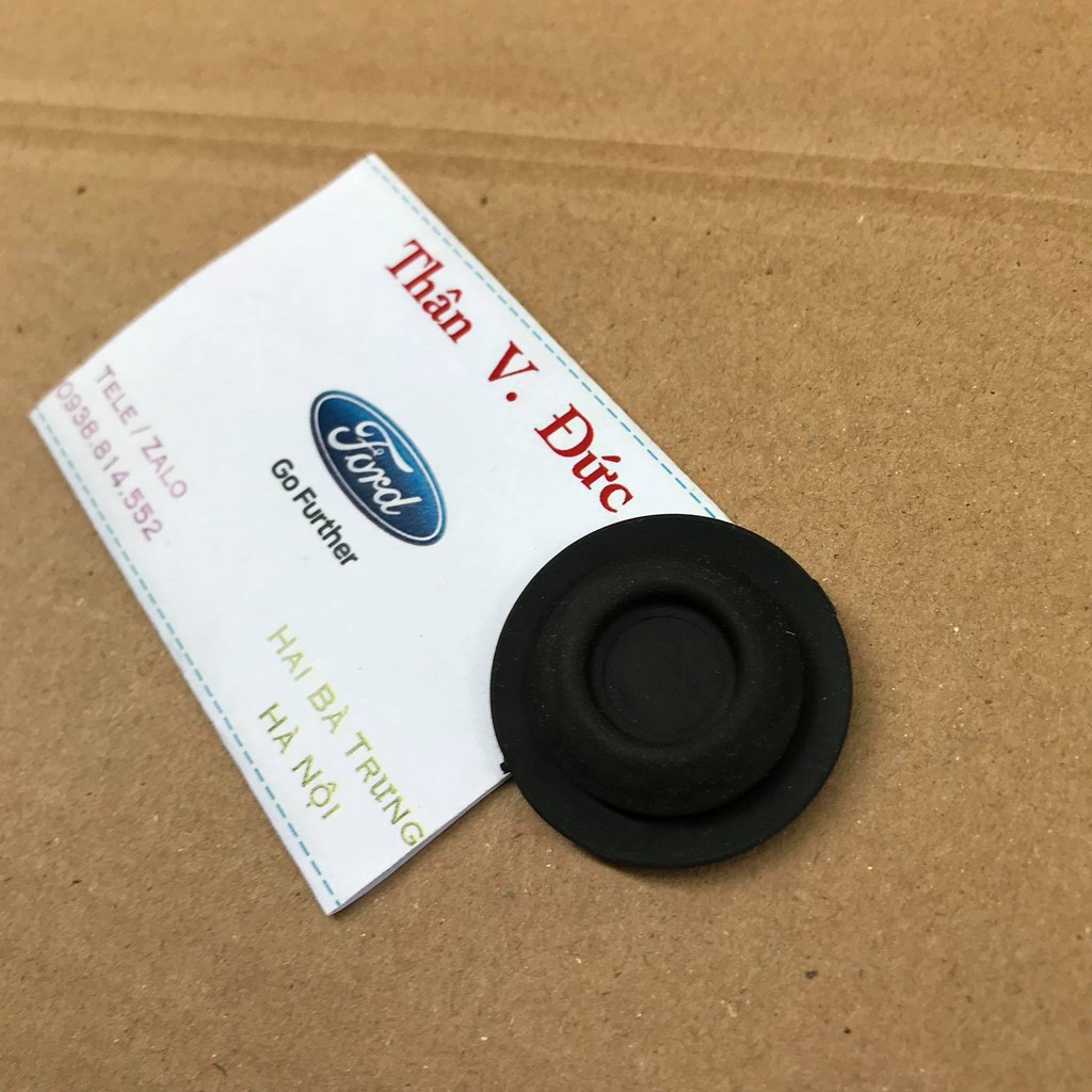 Nút cao su bịt sườn trong xe Ford Transit