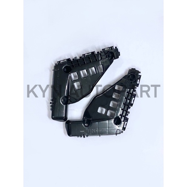 Kẹp khóa cản trước ALTIS 2014-2016
