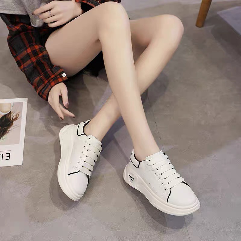 Giày thể thao nữ màu trắng
